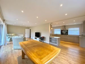 Living Kitchen/Diner- click for photo gallery